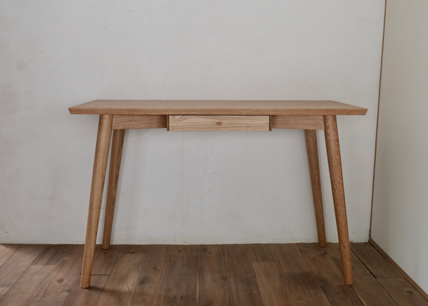 Desk 0930